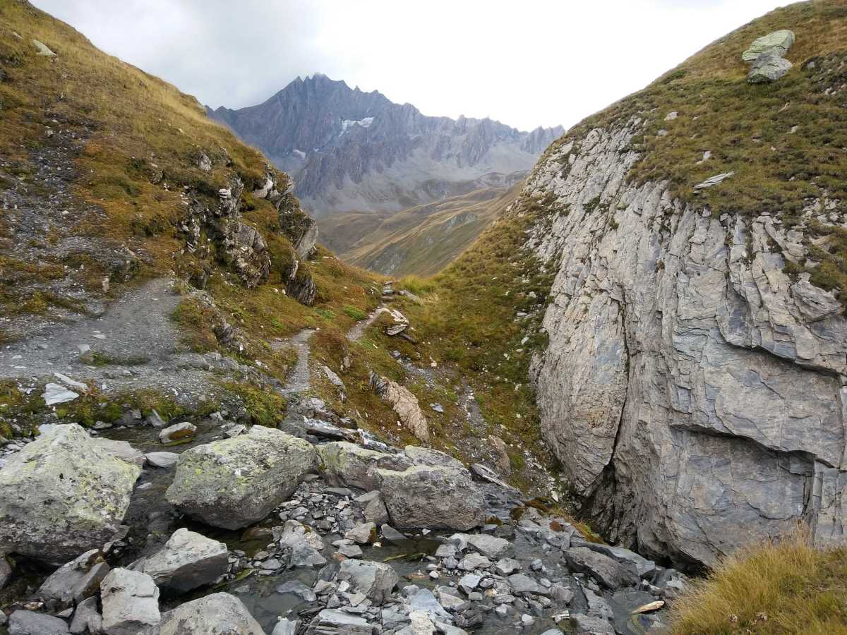En aval du Lac de Fenêtre inférieur, prendre à droite